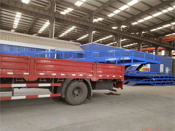 移動登車橋 (1) 移動登車橋 (1)