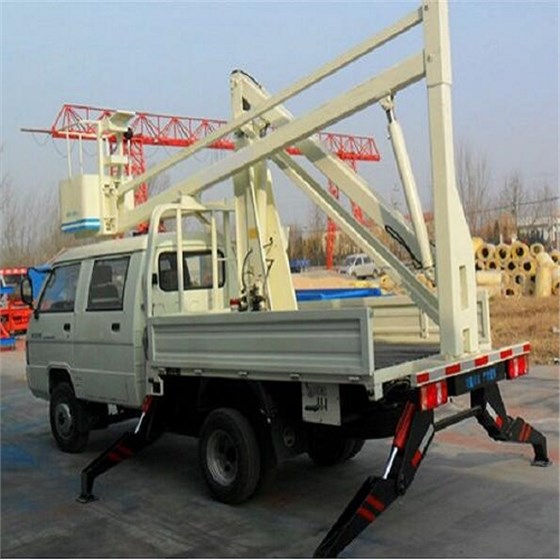 車載動力曲臂式升降機(jī)，行走、升降動力電源依靠電瓶，使用方便靈活