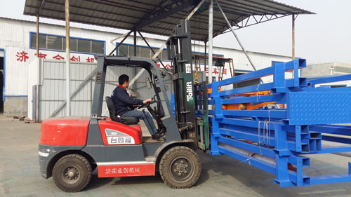 鏈條導軌液壓升降機裝車發貨中