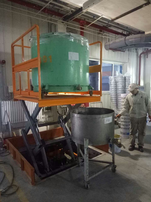 化工廠防爆式升降機(jī)