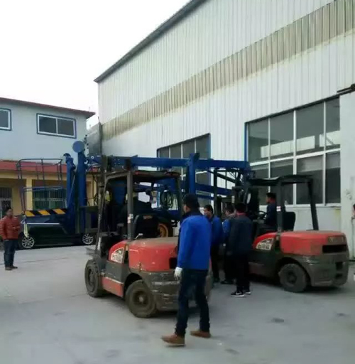 拖車折臂升降機