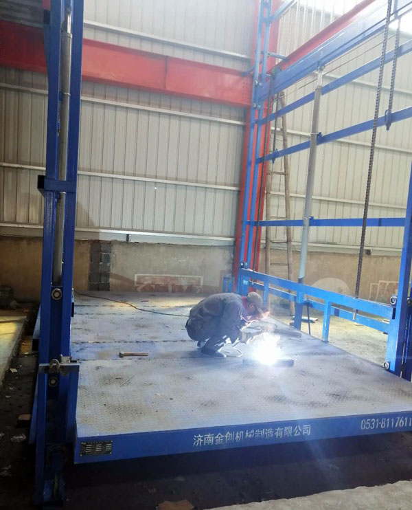 液壓升降機安裝中 液壓升降機安裝中