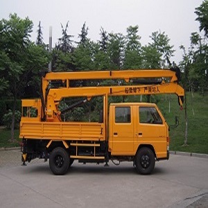 車載折臂升降平臺適用于室外高空作業(yè)
